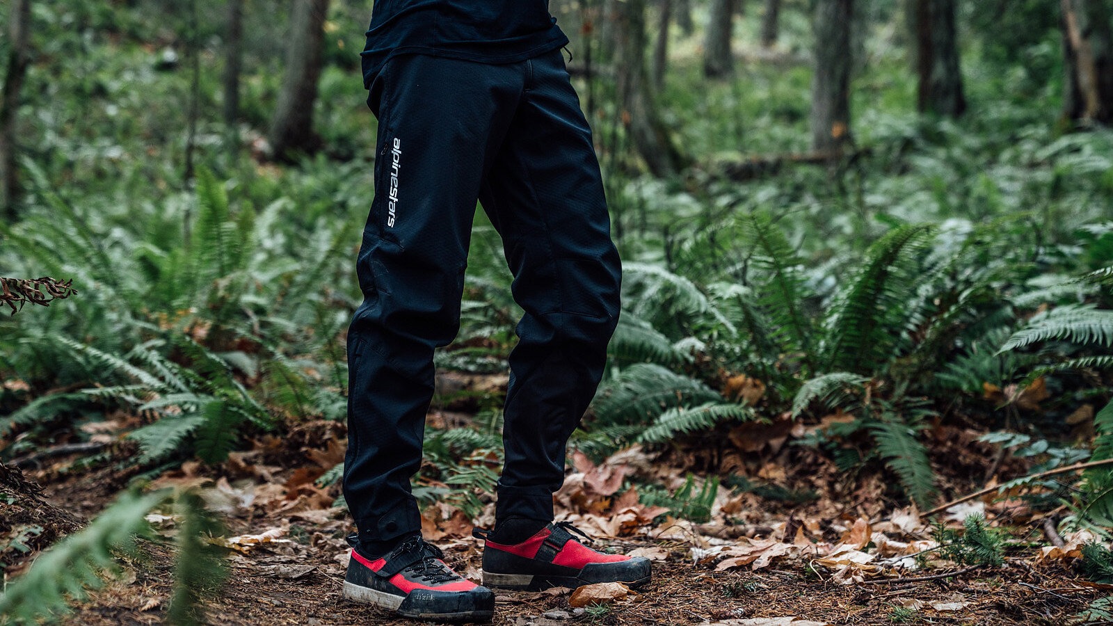 Men's therma essential shop running pants review